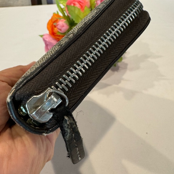 Authentic Gucci zippy PVC  wallet - Picture 4 of 12